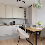 Stylowy Z Dwiema Sypialniami Balkonem I Parkingiem By Renters Apartman *