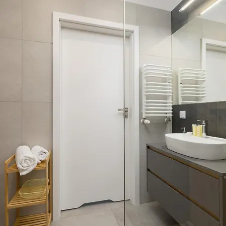 Апартаменты Stylowy Z Dwiema Sypialniami Balkonem I Parkingiem By Renters Катовице