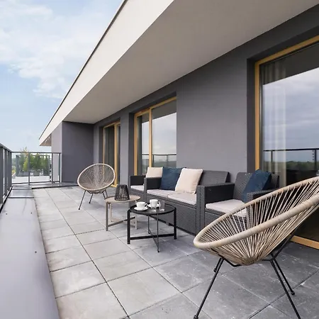 Stylowy Z Dwiema Sypialniami Balkonem I Parkingiem By Renters