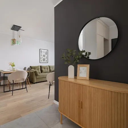 Apartman Stylowy Z Dwiema Sypialniami Balkonem I Parkingiem By Renters