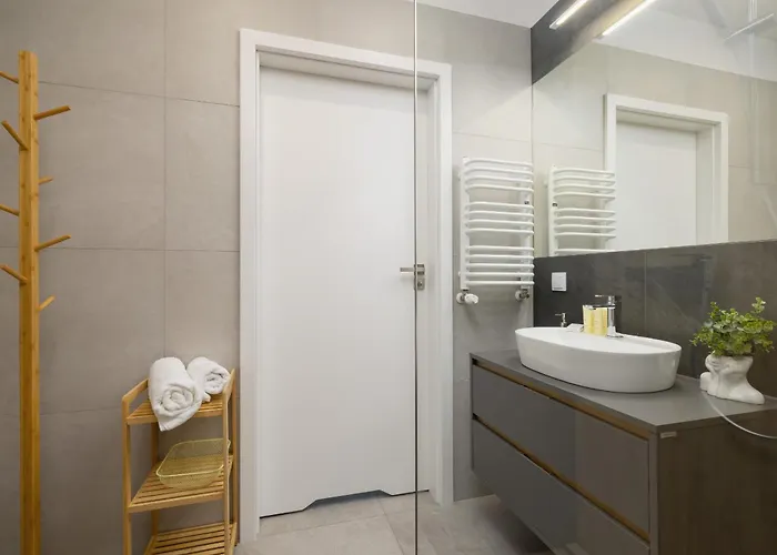 דירה Stylowy Z Dwiema Sypialniami Balkonem I Parkingiem By Renters קטוביץ